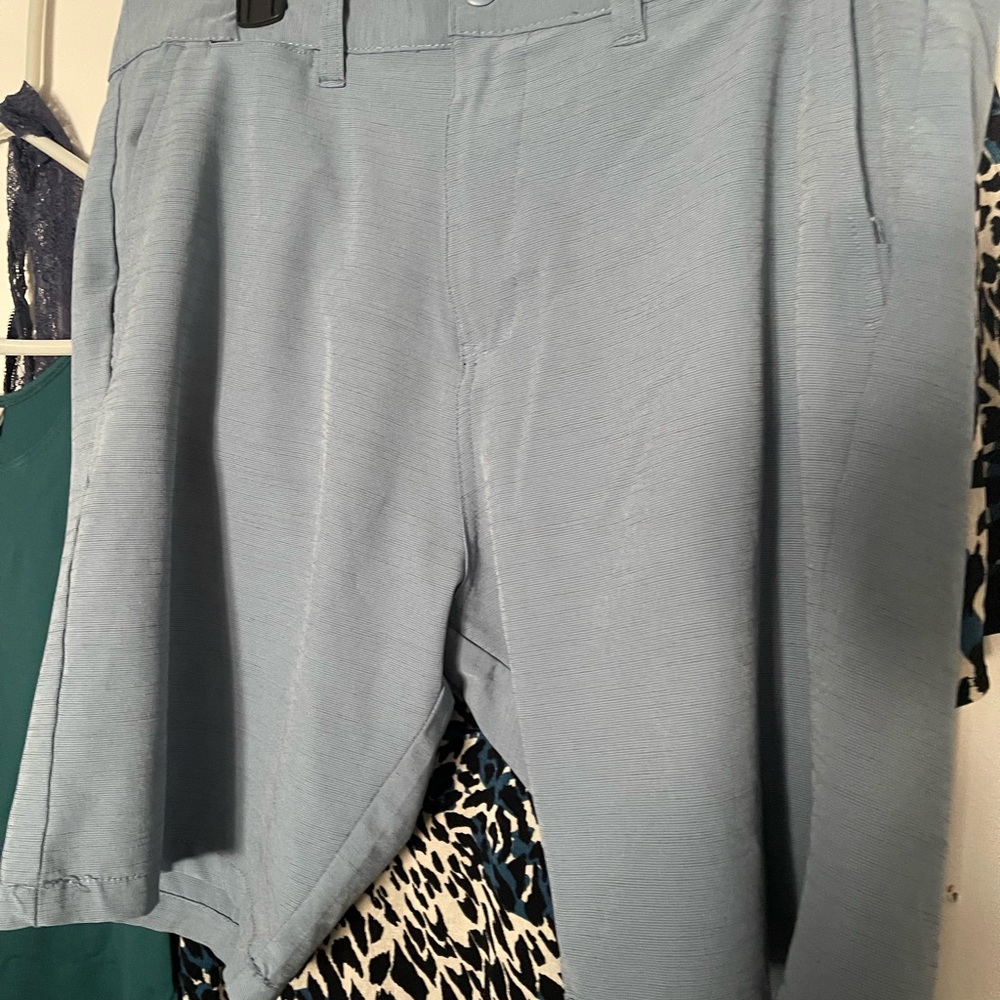 Men’s golf shorts